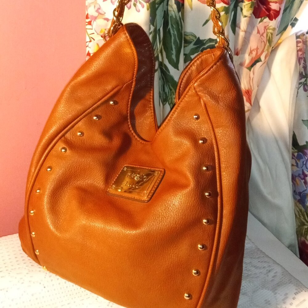 BROWN NICOLE SHOULDER HANDBAG WITH GOLD HARDWARE AND CHAIN STRAP